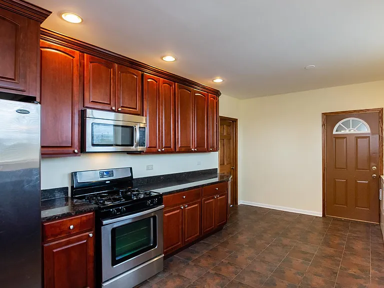 7554 N Claremont Ave #2 — Photo 7