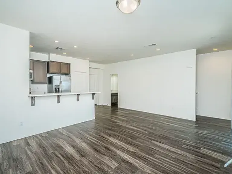 8123-8137 Cascio Ct — Photo 11