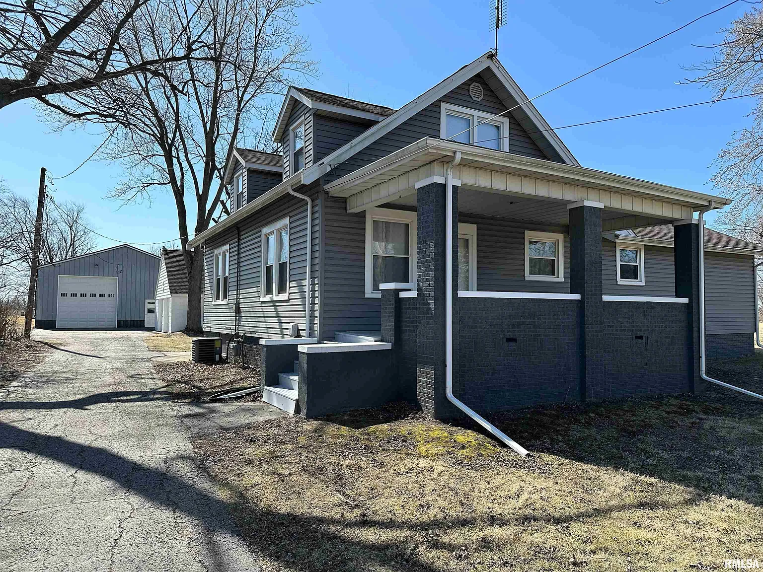 326 Lilac Ln photo 1