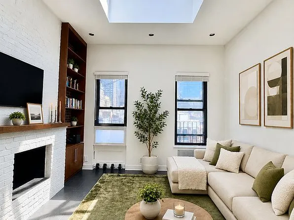 857 9th Ave APT 5A, Manhattan, NY 10019