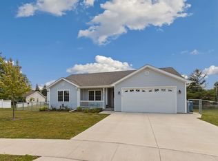 568 Pine Meadow Dr, Dixon, IL 61021