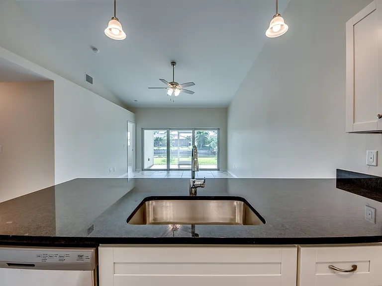 3419-3421 SW 15th Pl — Photo 16