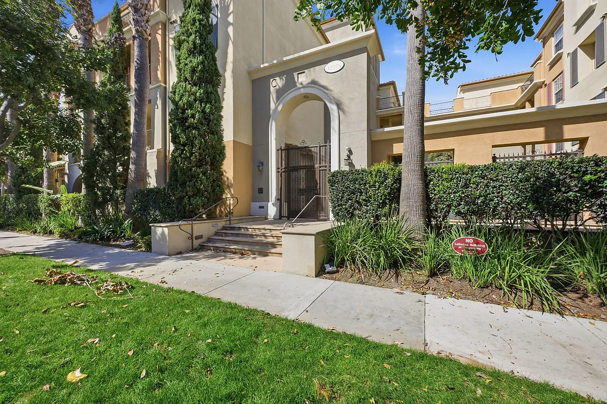 Building Photo - 12975 Agustin Pl #229
