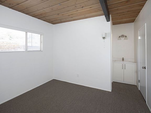 5th image of 703 Stratford Ct APT 9