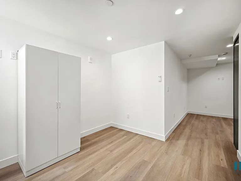 429 N Hayworth Ave — Photo 69