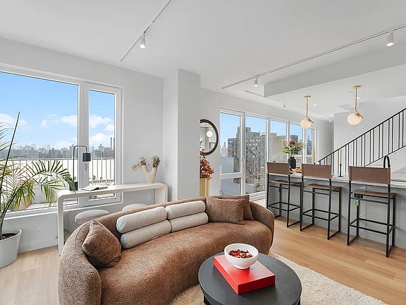 5th image of 16 West St #1105