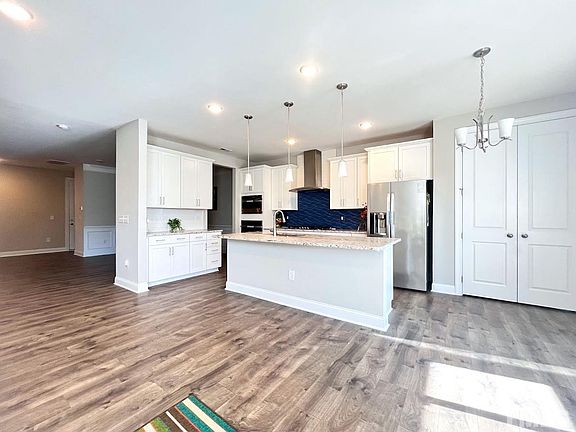3rd image of 917 Haybeck Ln