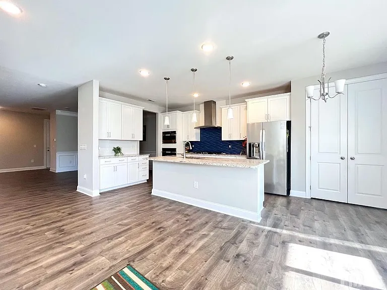 917 Haybeck Ln — Photo 3