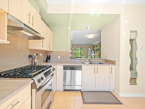 9229 University Cres #131, Burnaby, BC V5A 4Z2