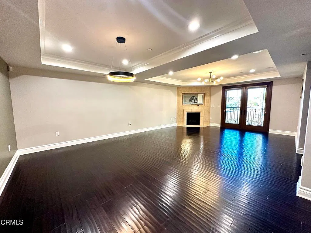 250 S De Lacey Ave — Photo 3