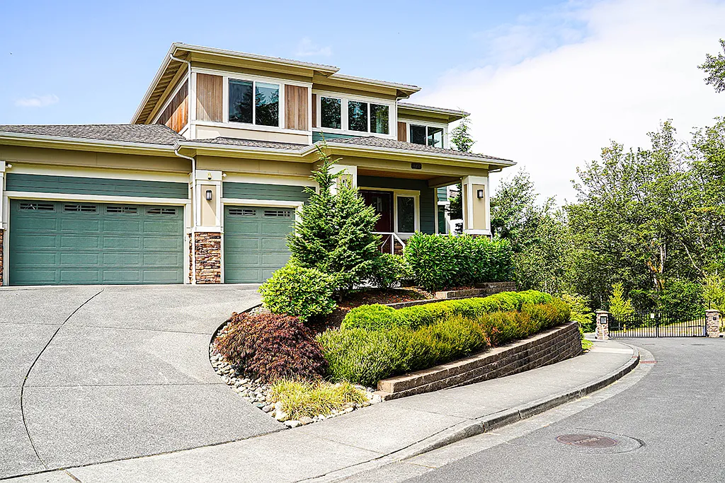 4 bed, 3300 sqft, $7,500 — Photo 1