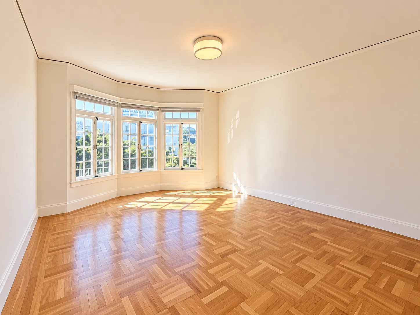 Spacious Cow Hollow Condo with Vintage Charm & Golden Gate Bridge Views | Shared Roof Deck! — Photo 4