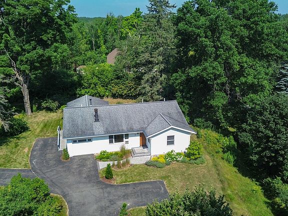 4th image of 54 Willow Street