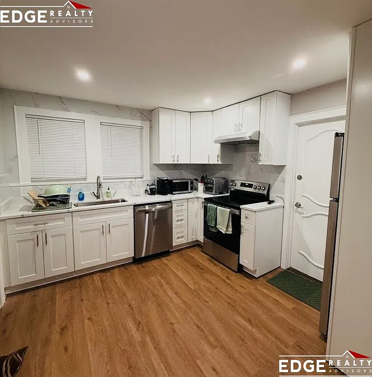 3 bed, 1250 sqft, $3,400 — Photo 1