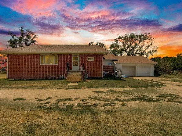9504 W 82nd Ave, Hutchinson, KS 67502