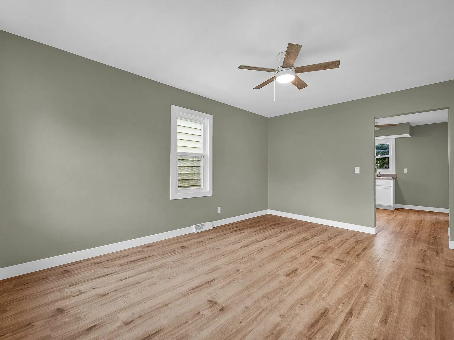 2 bed, 672 sqft, $1,400 — Photo 4