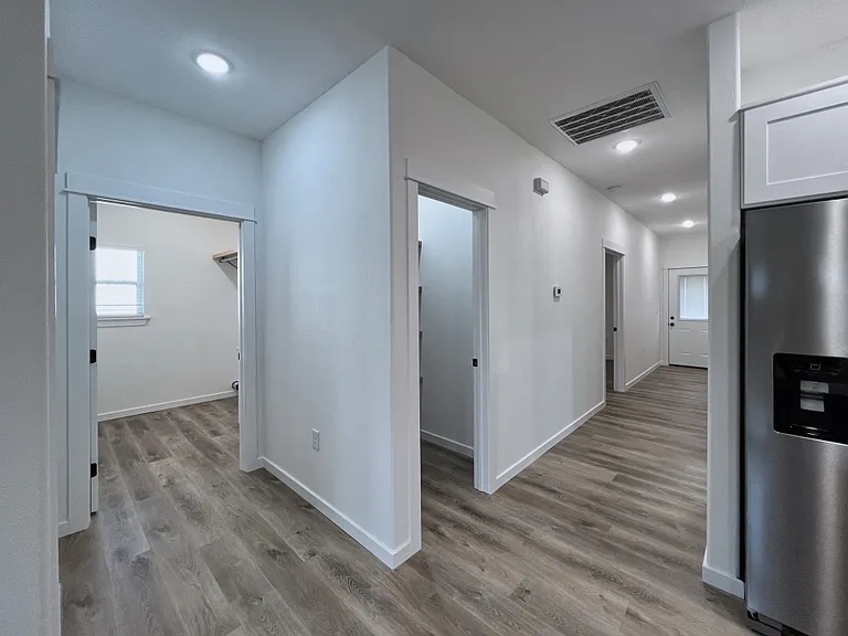 351 S Johnson St — Photo 12