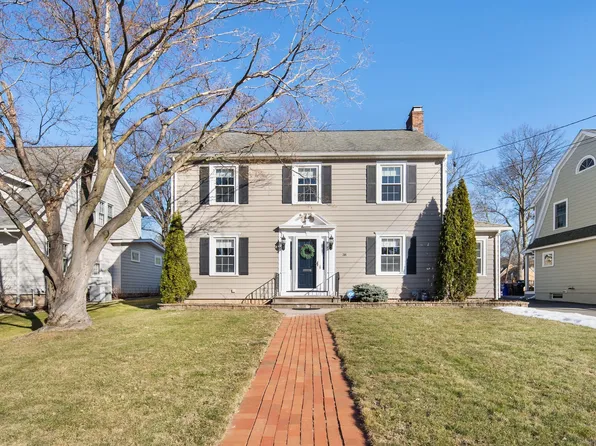 38 Foxcroft Road, West Hartford, CT 06119