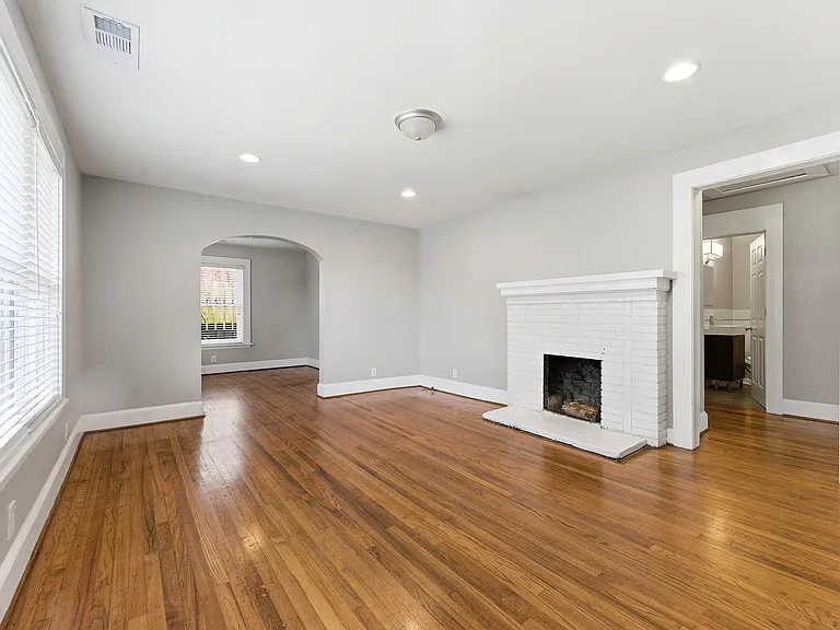 202 Warren St — Photo 3