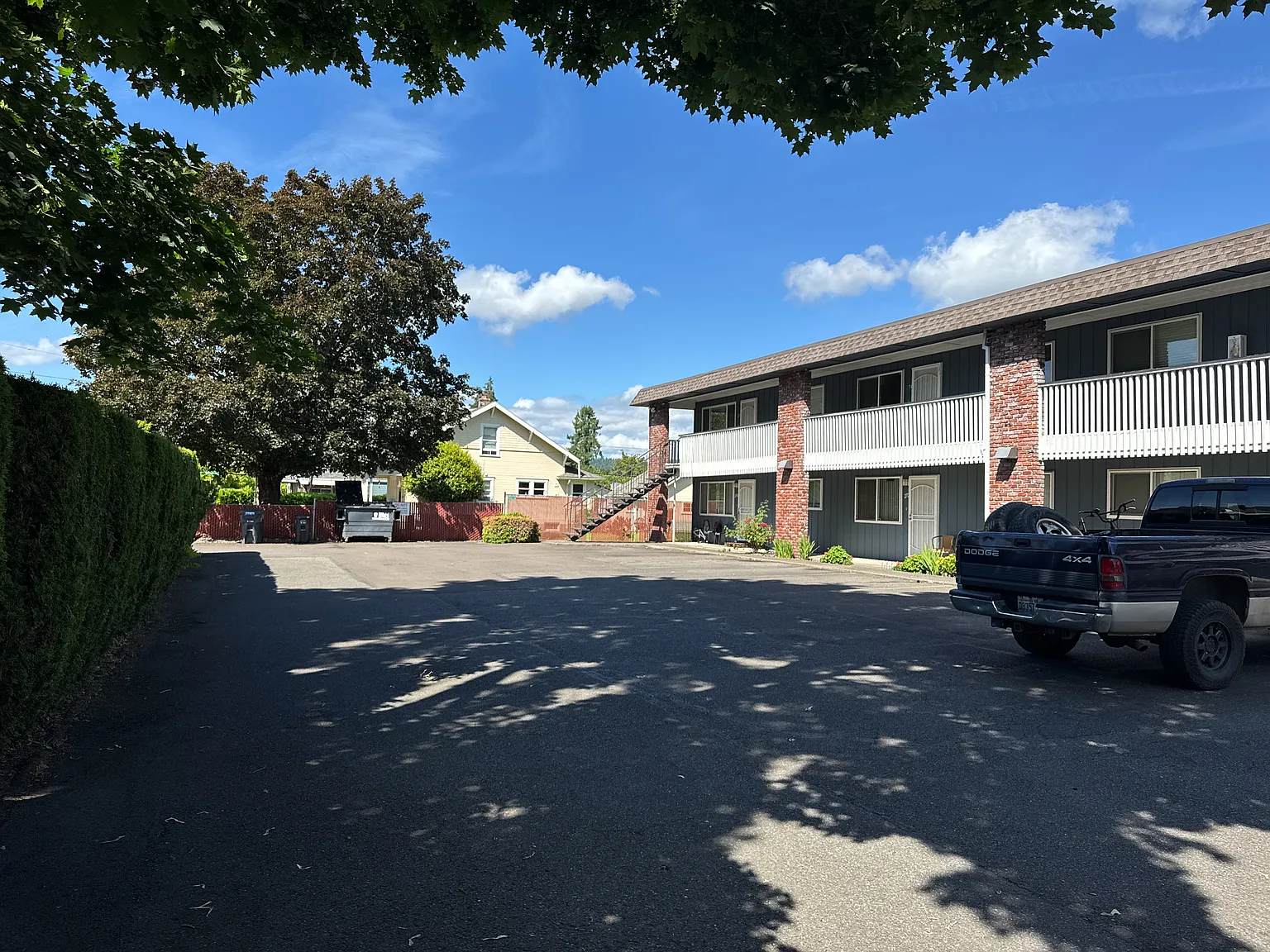 Arlington Apartments — Photo 2