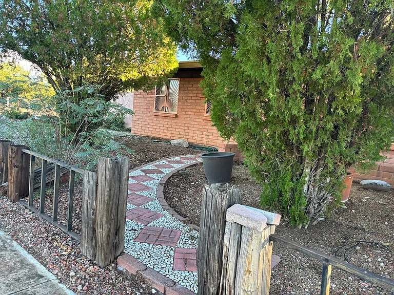 E 2nd Pl — Photo 10