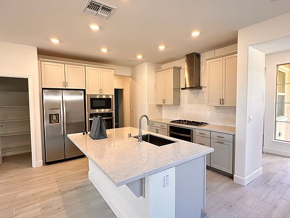 4th image of 5010 Chervil Ct