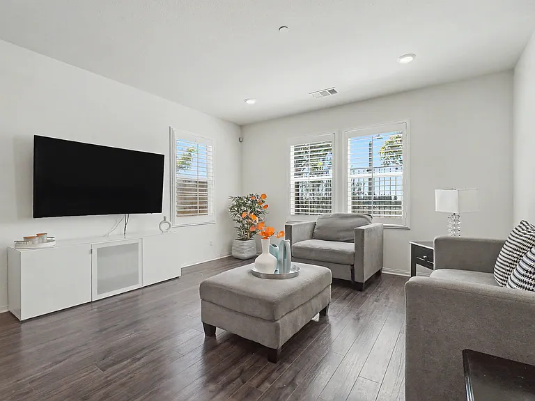 821 Parisa Pl — Photo 16