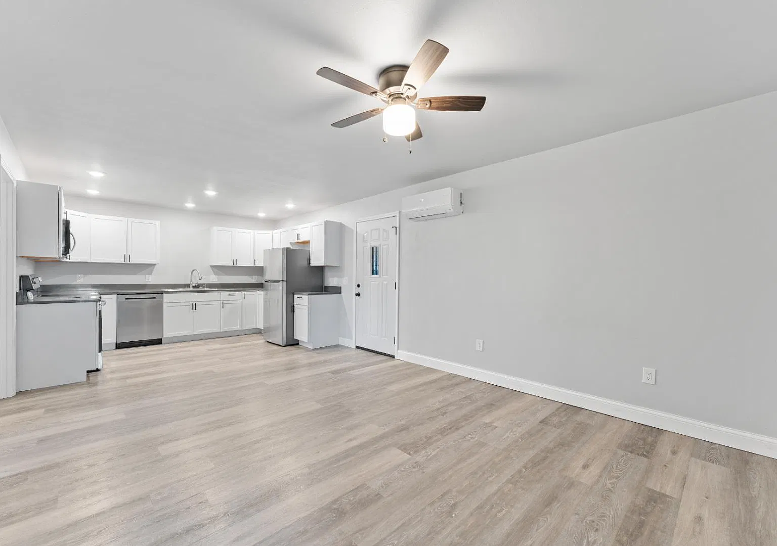 408 Academy Street - #3 - Upper floor front — Photo 3