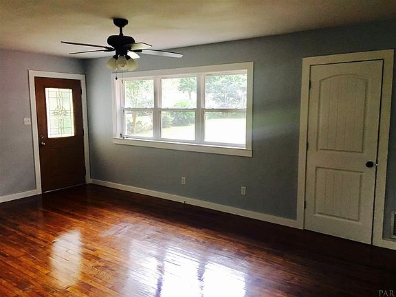 3rd image of 1002 Lake Terrace Ave