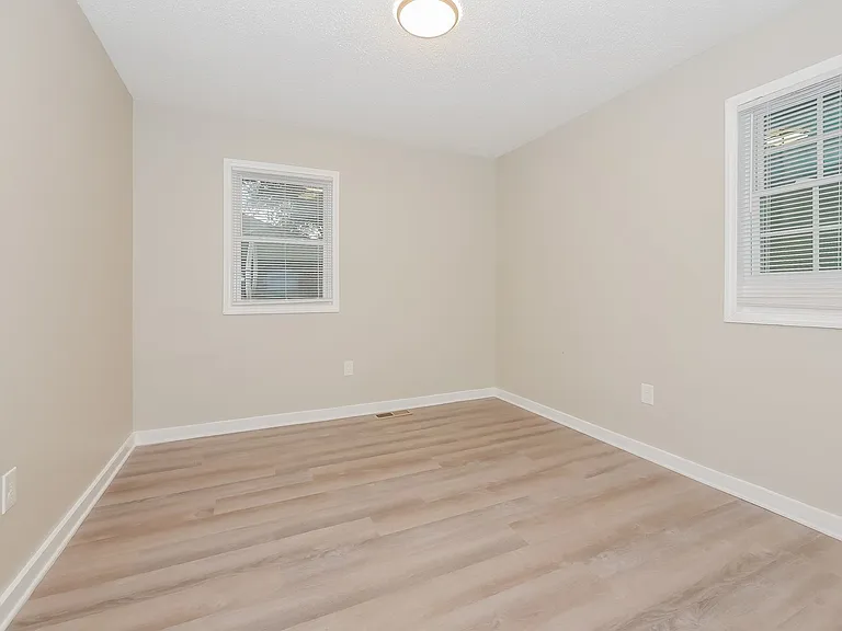 1768172_027_bedroom_13322787.jpg