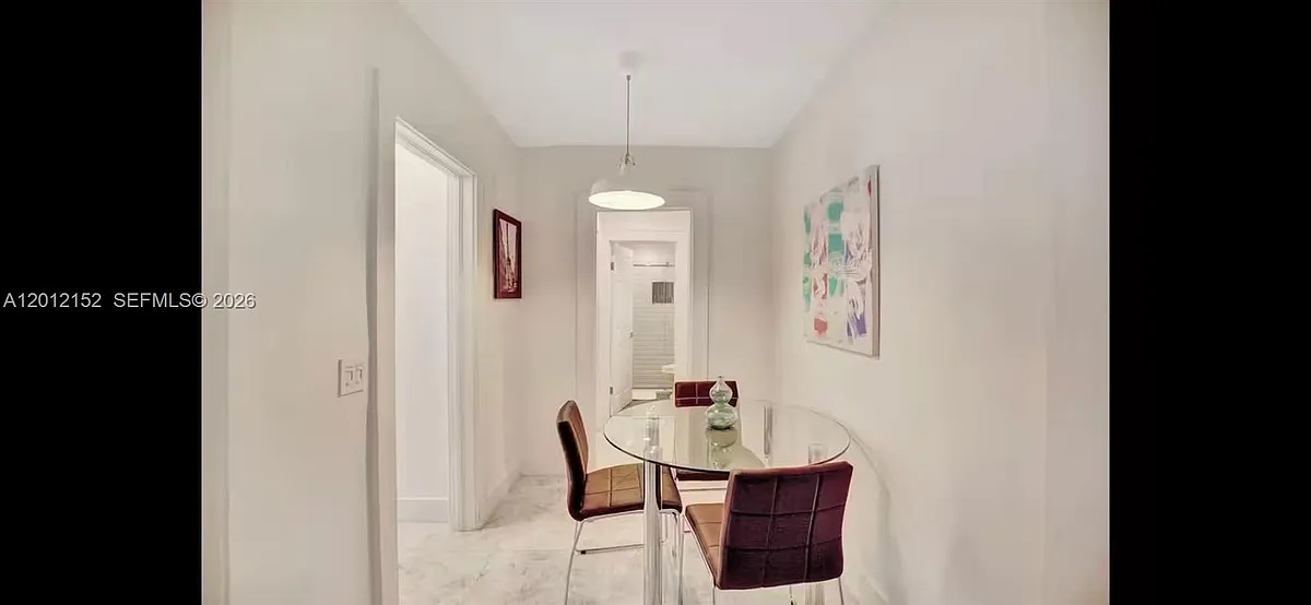 Building Photo - 174 NE 47th St #102