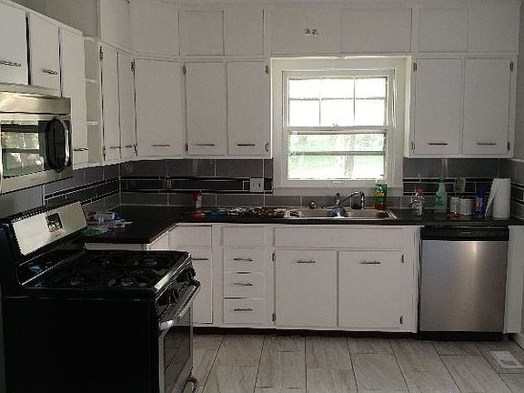 5th image of 1104 NE Maple Dr