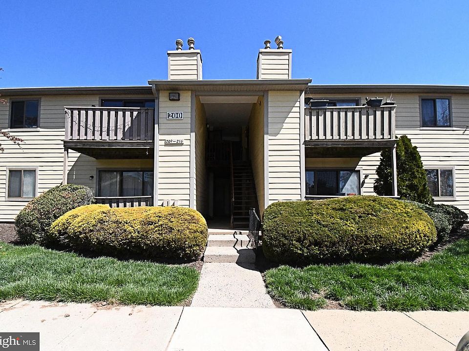 1st image of 216 Stockton Ct