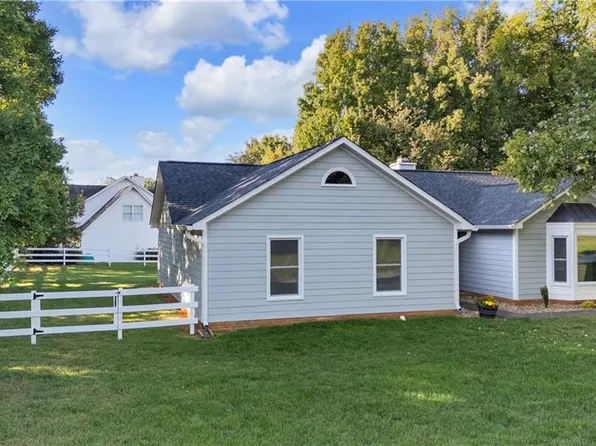 6713 River Hills Dr, Greensboro, NC 27410