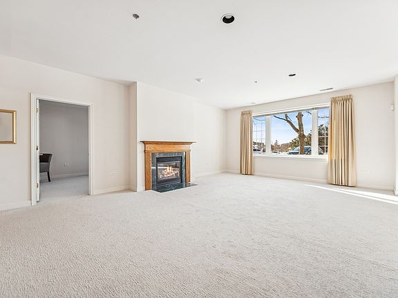 3rd image of 2640 Summit Dr Unit 102