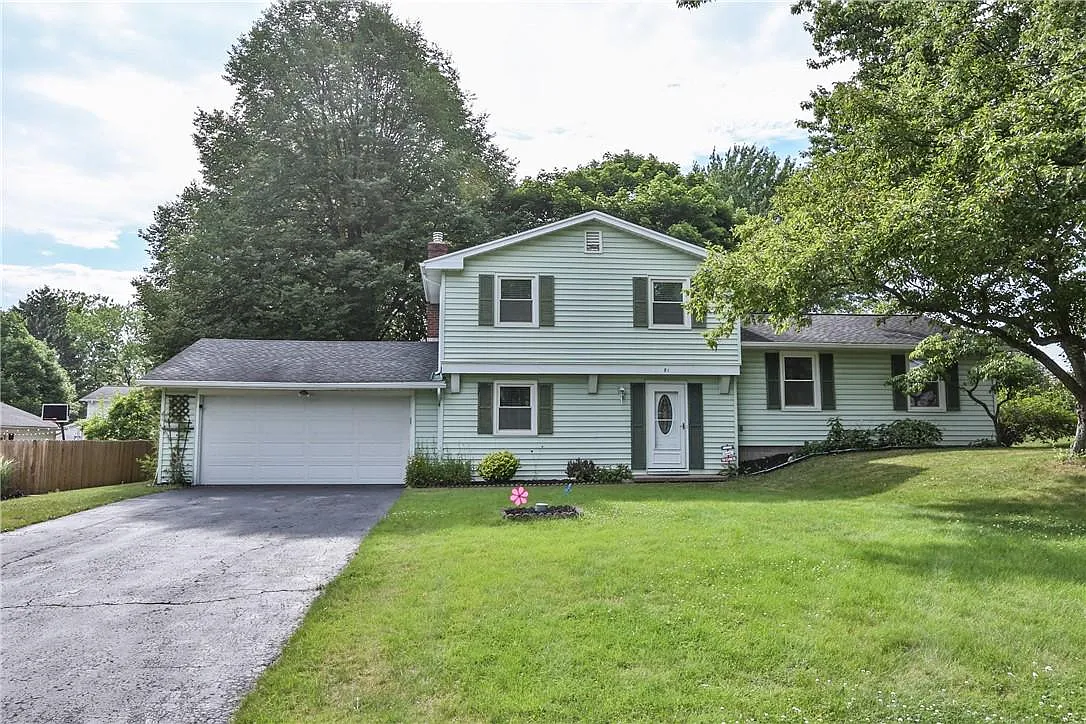 81 Hilltop Dr photo 1