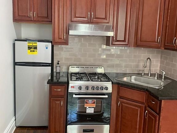 5th image of 120 Waverly Pl APT 3F