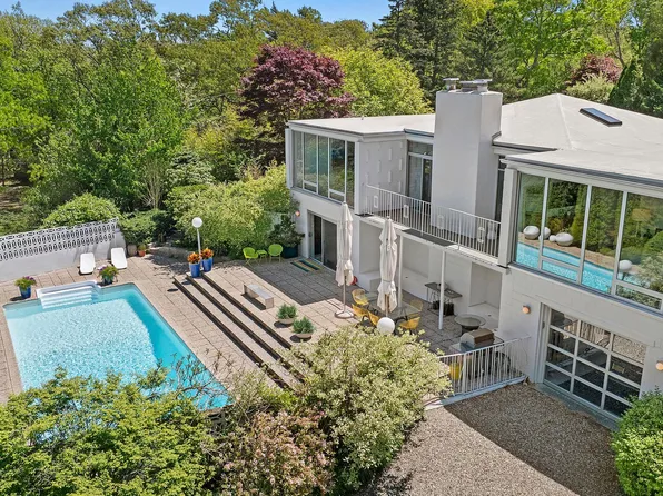31 Carver St, Sag Harbor, NY 11963