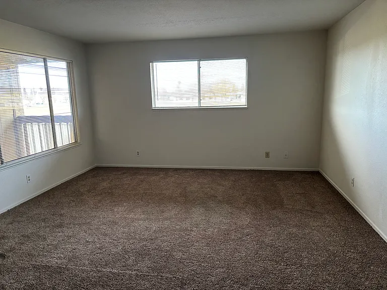 100 E Hawkeye Ave #14-11-17 — Photo 8