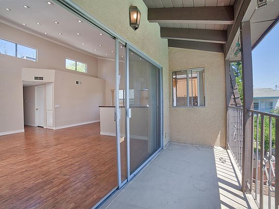 4th image of 582 Palm Dr APT 5