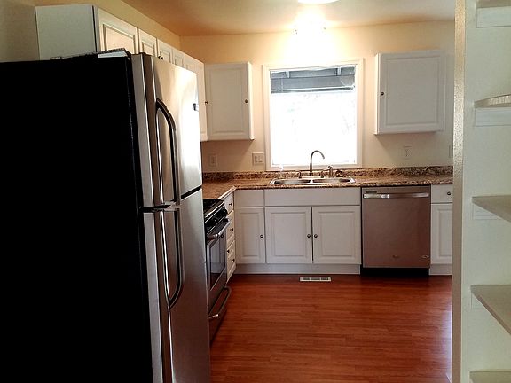 Dining to Kitchen