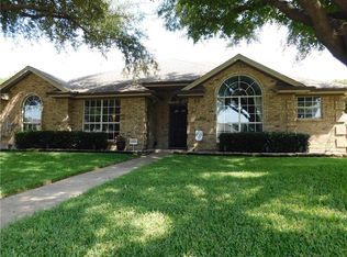 1326 Ashbrook Dr, Grand Prairie, TX 75052