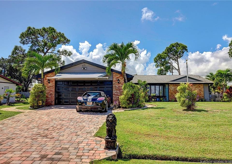 1st image of 2562 SE Petit Ln