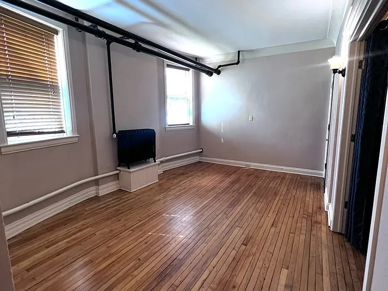 308 E 5th St — Photo 3