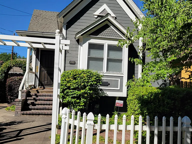 720 Olive St — Photo 1