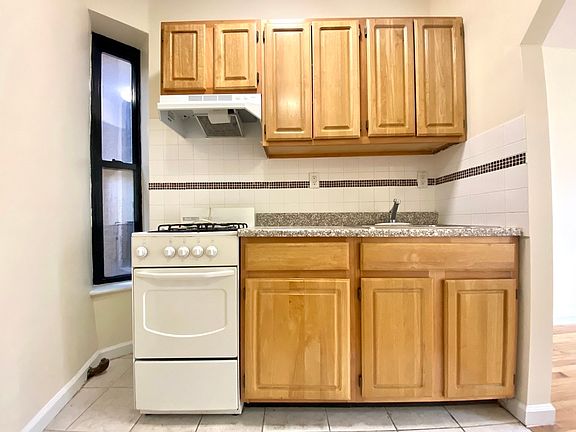4th image of 156 Allen St APT 10