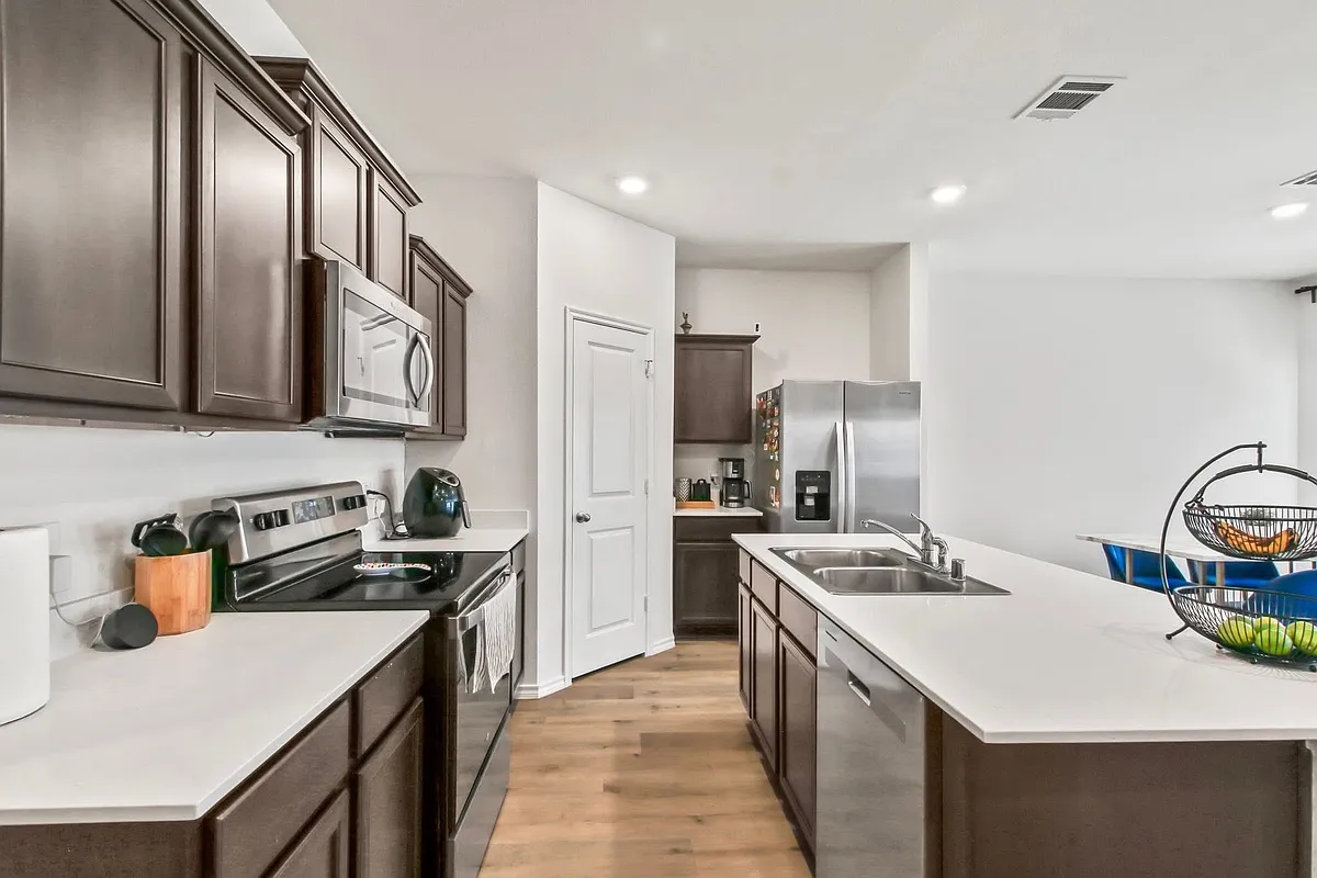 Building Photo - 755 Amelia Ct