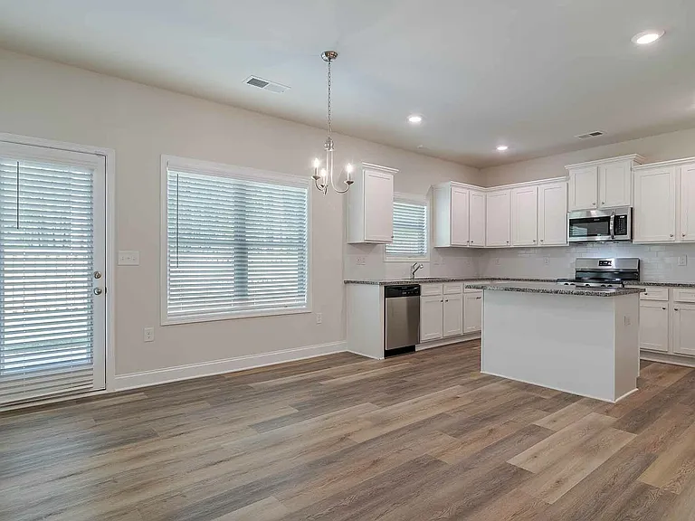 Summerwell Cedarcrest — Photo 86