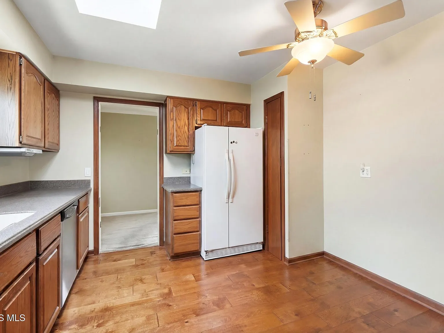 4 bed, 1500 sqft, $2,350 — Photo 4