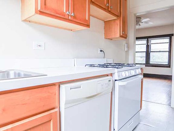 2nd image of 1533 W Cornelia Ave APT 2
